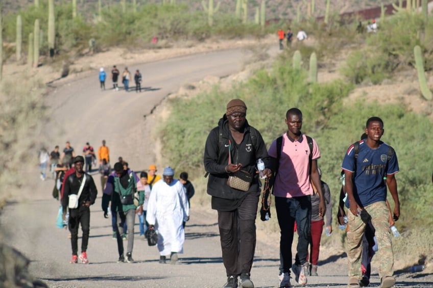 exclusive photos migrants from around the world stream across closed border into arizona