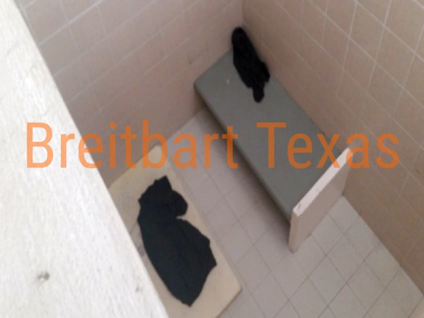 exclusive photos provide look inside mexicos deadly immigration center