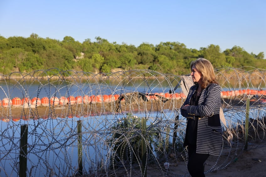 exclusive sen marsha blackburn at border walls work need barriers to stop flow of migrants into america