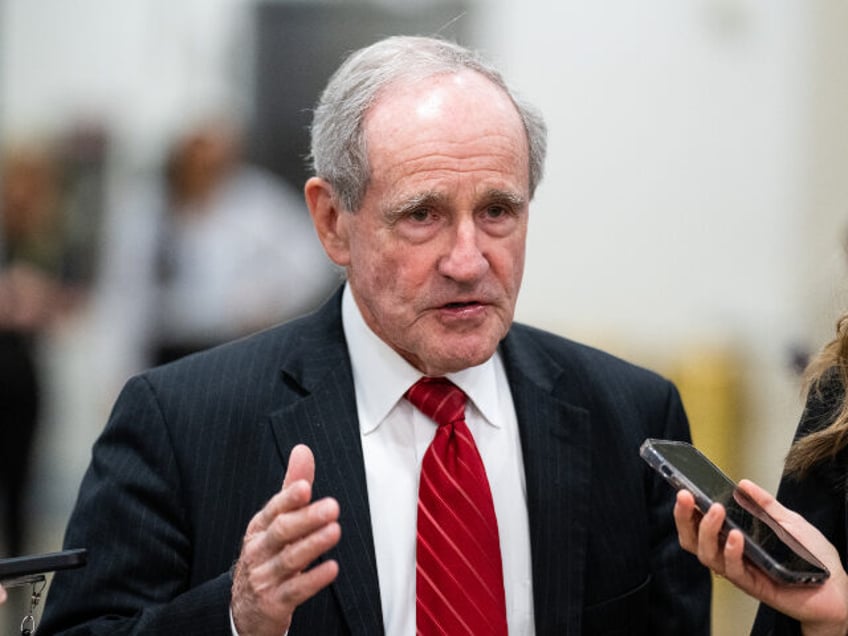 WASHINGTON - JANUARY 23: Sen. Jim Risch, R-Idaho, speaks to reporters in the Senate subway