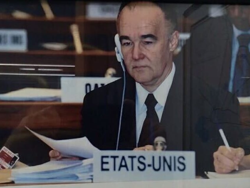 Luis Zúñiga participating in a meeting at the United Nations Human Rights Commission in Geneva, Switzerland in 2004.