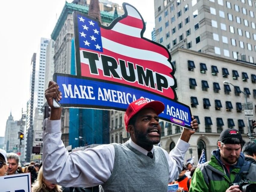 TRUMP TOWER, NEW YORK, NY, UNITED STATES - 2016/10/29: Over a hundred supporters of Republ