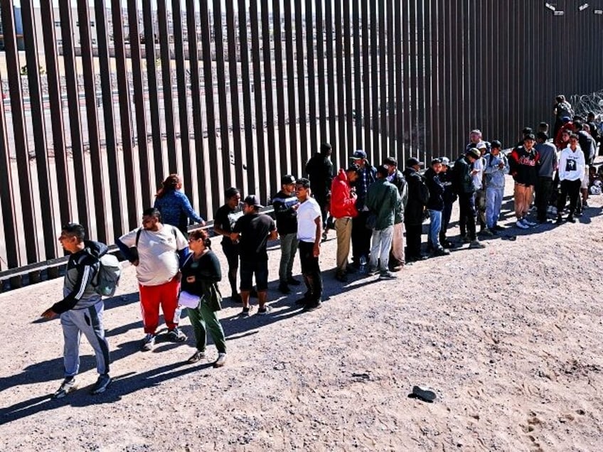 EL PASO, TEXAS - MARCH 4: Groups of migrants of different nationalities arrive at the Rio