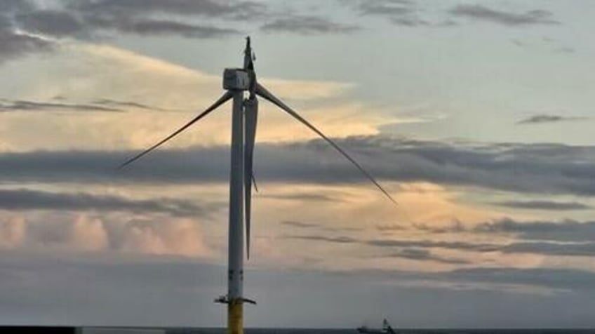 experiment gets an f minus nantucket residents fume over broken wind turbine blade polluting beaches