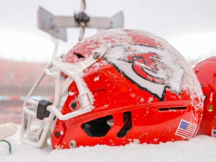 KANSAS CITY, MO - DECEMBER 15: Snow covers the helmets of Kansas City Chiefs players during the game between the Kansas City Chiefs and the Denver Broncos at Arrowhead Stadium on December 15, 2019 in Kansas City, Missouri. (Photo by David Eulitt/Getty Images)