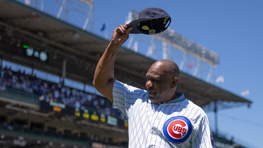 expos hall of famer andre dawson wants cap on cooperstown plaque changed