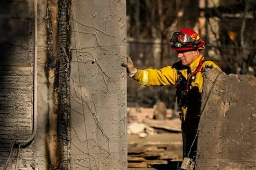 extra tankers and firefighters arrive in la as high winds threaten to return