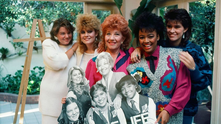 Mindy Cohn, Lisa Whelchel, Charlotte Rae, Kim Fields, Nancy McKeon