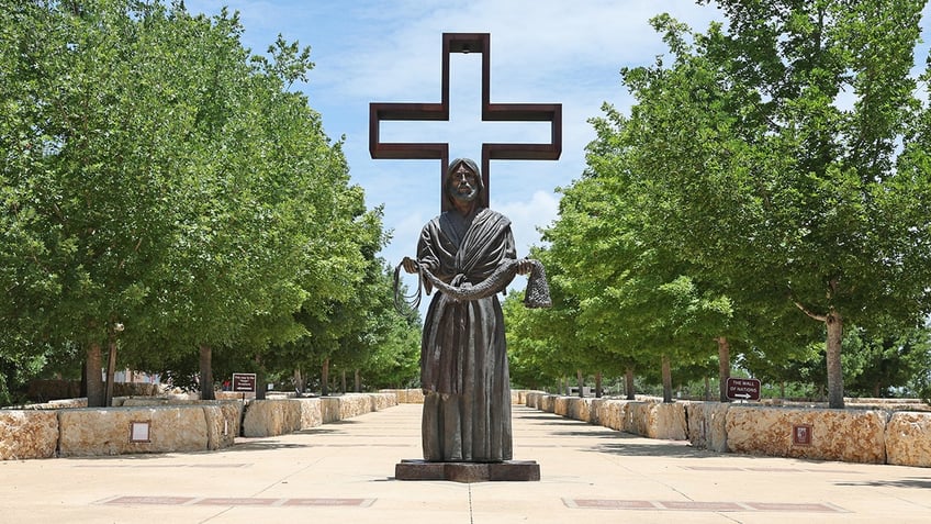 The Coming King Sculpture Prayer Gardens