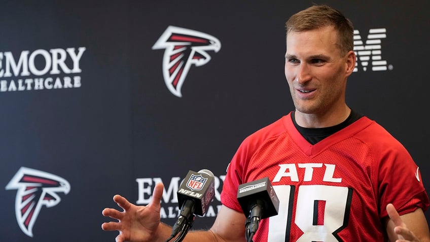 Kirk Cousins talks to reporters