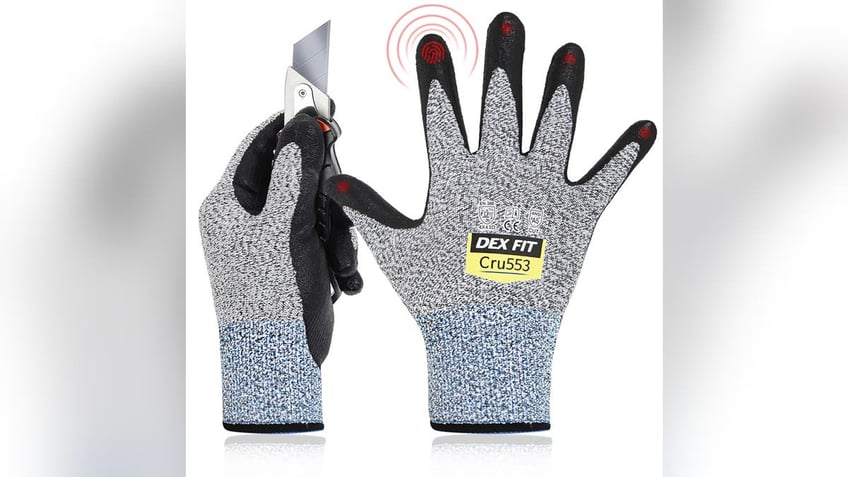 Gloves protect your hands from fishing knives and the cold. 