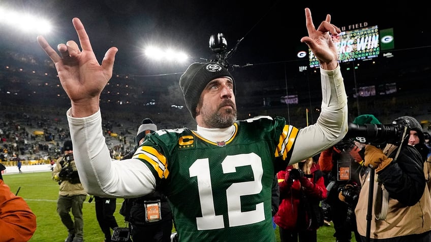 Aaron Rodgers waves