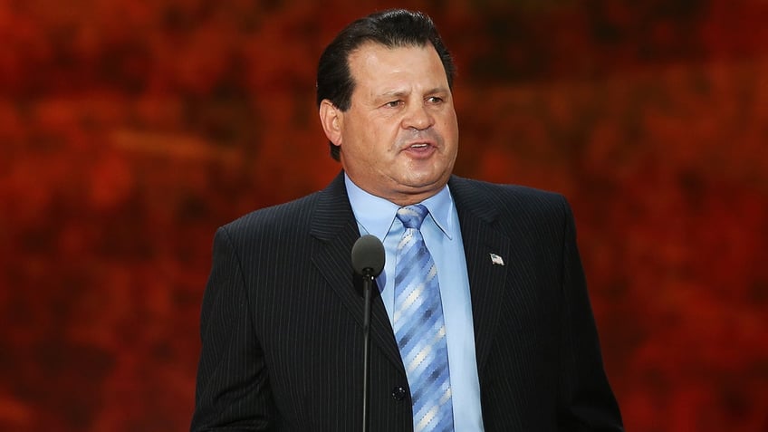 Mike Eruzione at microphone