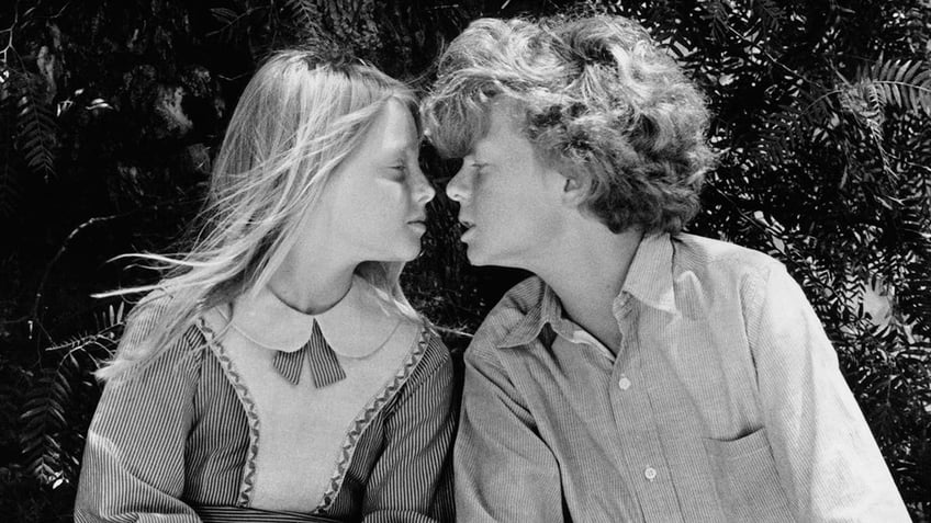 Johnny Whitaker kissing Jodie Foster