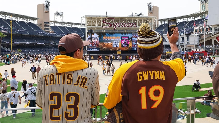 Padres fans