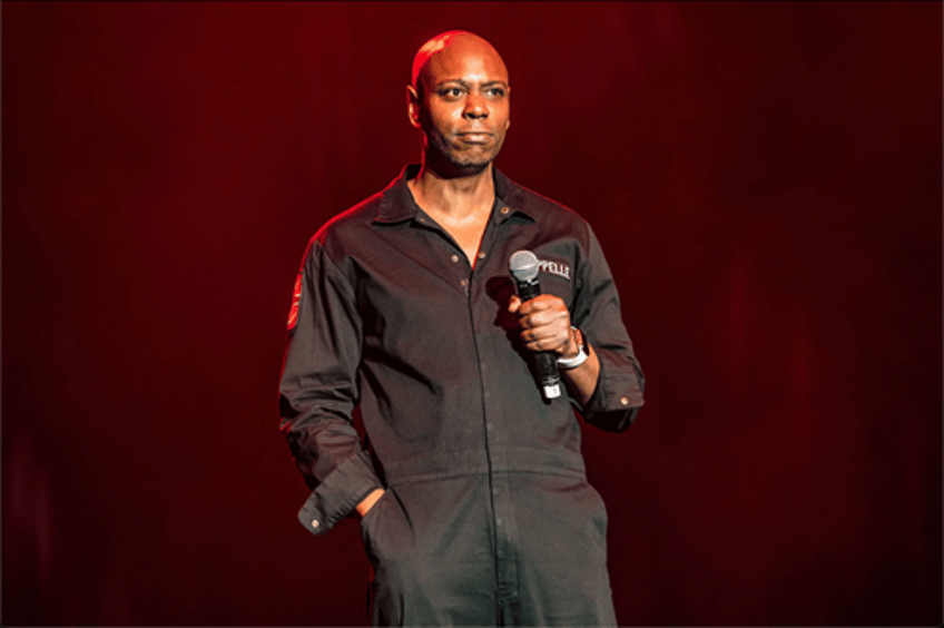 fan tells dave chappelle to shut up comedian blasts israel sparking walkout report says