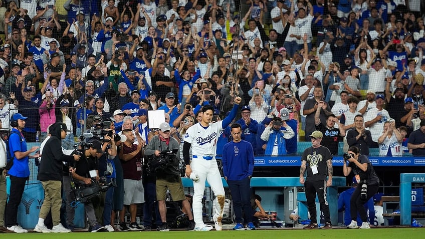 Shohei Ohtani celebrates slam