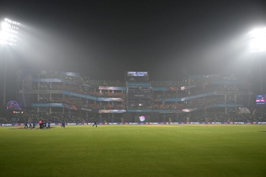 fans forgo facemasks as indias toxic smog clouds world cup