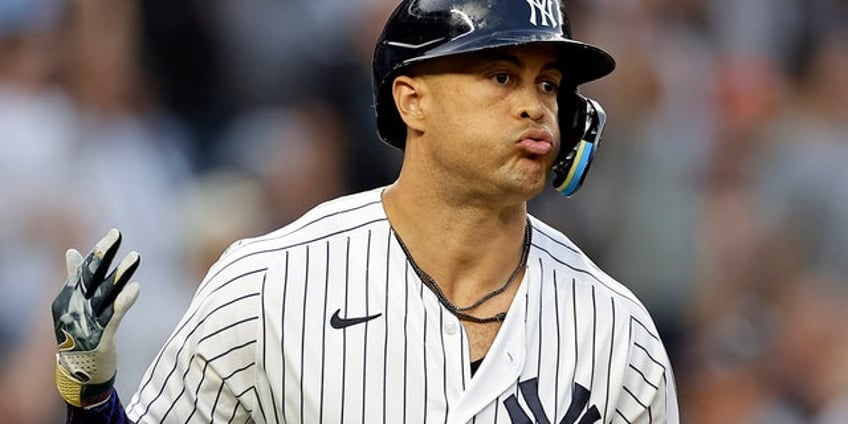 fans rip yankees giancarlo stanton after nonchalant jog leads to easy out at home plate