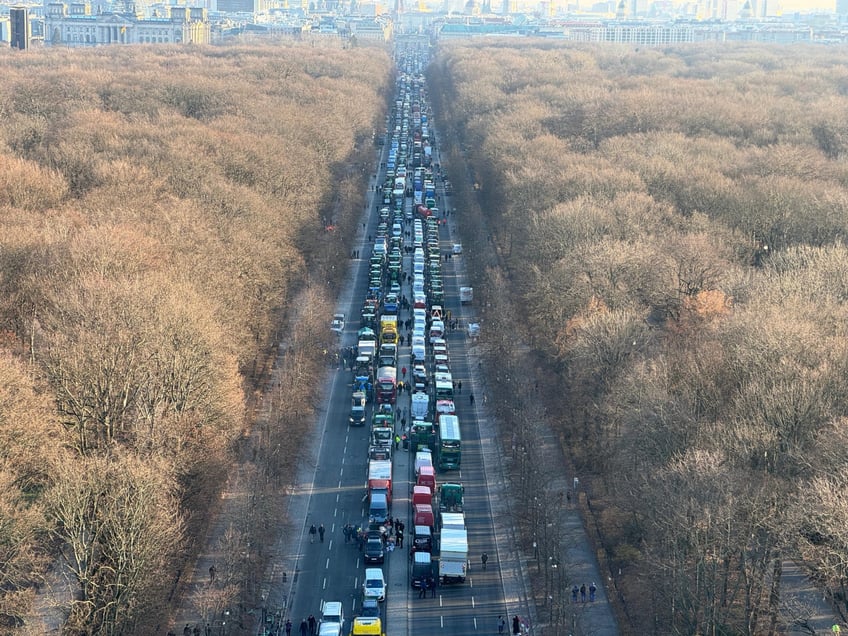 BERLIN, GERMANY - JANUARY 08: An Ariel view of German farmers kicked off a week of nationwide protests on Monday by blocking roads with tractors in response to plans to phase out farm subsidies as the coalition government scrambles to fix its finances on January 08, 2024 in Berlin, Germany. (Photo by Omer Sercan Karkus/Anadolu via Getty Images)