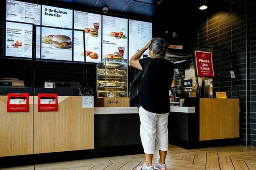 fast food restaurants fight to keep customers as food and wage costs spike