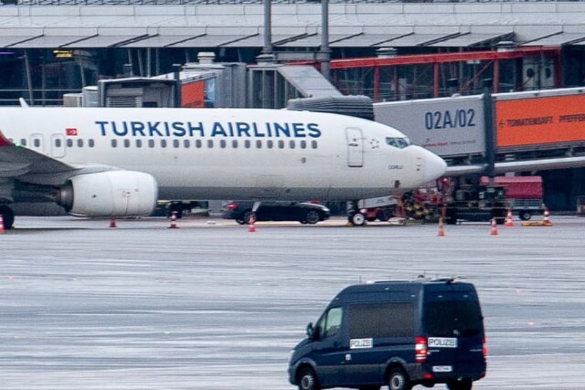 father takes child hostage halting flights at hamburg airport