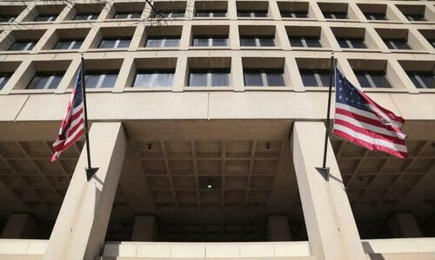 fbi agent who accused bureau of bias charged with disclosing classified info