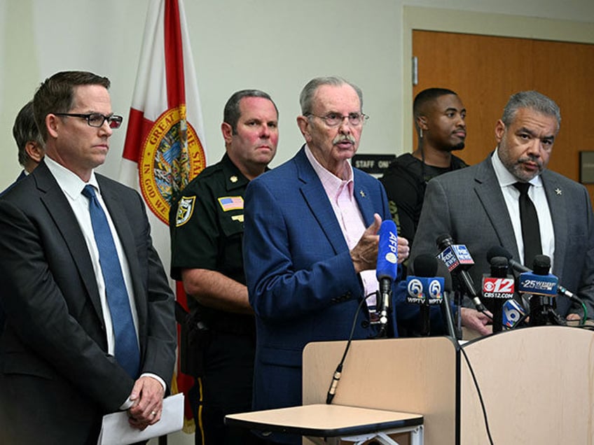 Palm Beach County Sherrif Ric Bradshaw (C) speaks alongside Jeffrey Veltri (L), special ag