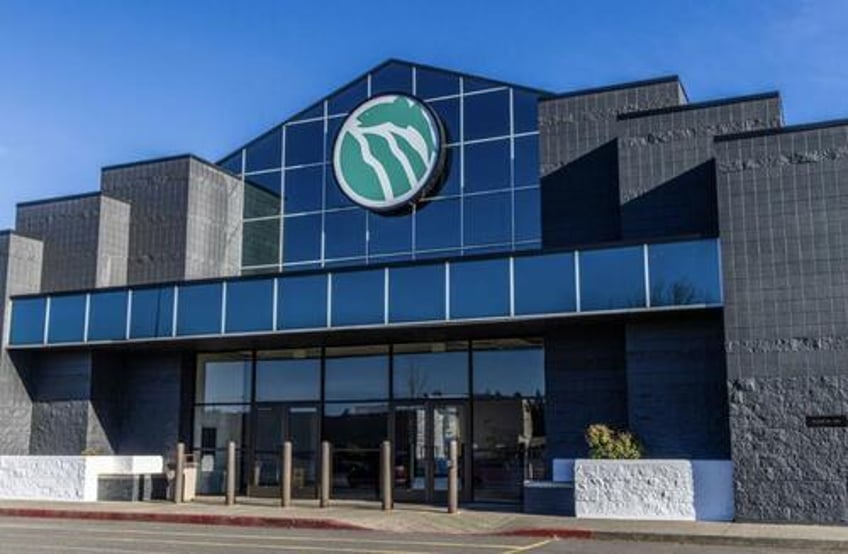 fbi foils teens bomb and mass shooting plot at oregon mall