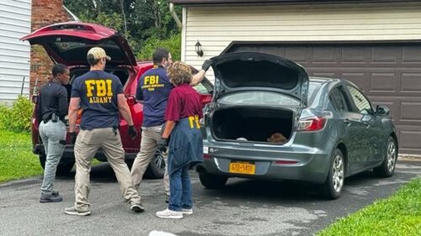 fbi raids ny home of ex un weapons inspector anti war pundit scott ritter