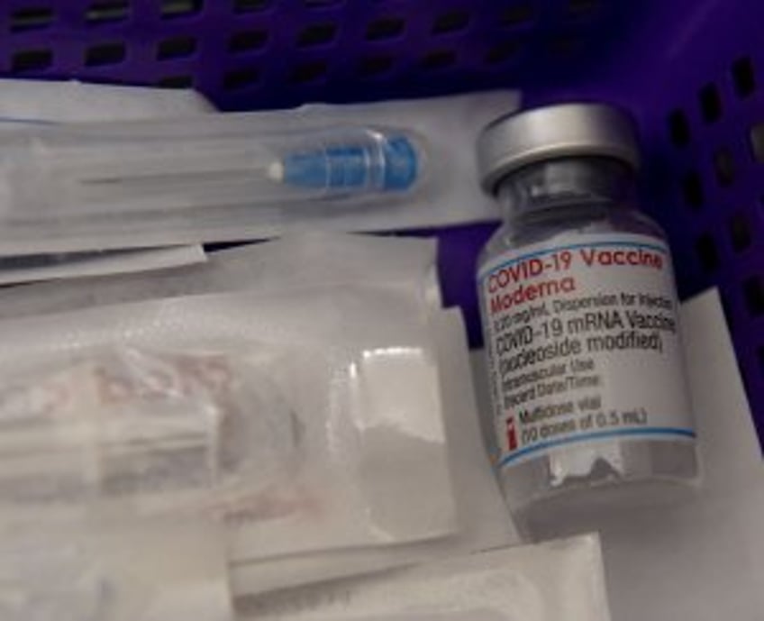 FDA OKs new COVID-19 vaccine for 65 and older, others with conditions
