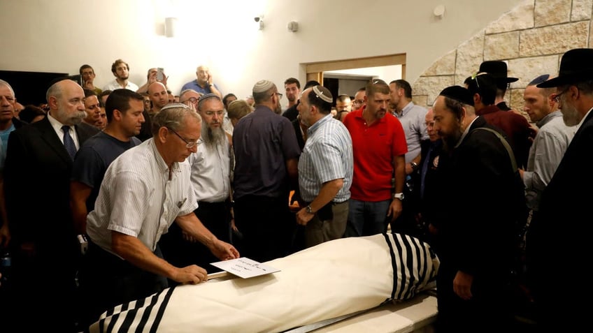 funeral of Ari Fuld