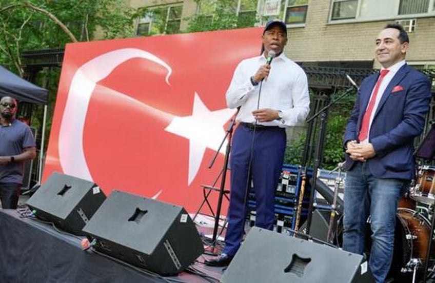 feds probe nyc mayors campaign over possible illegal money from turkey