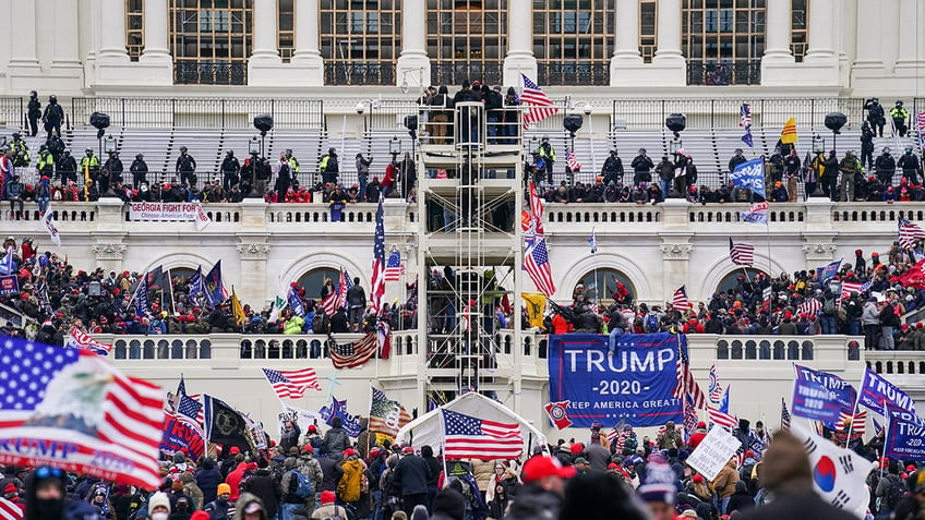 Crowd of rioters at the Capitol