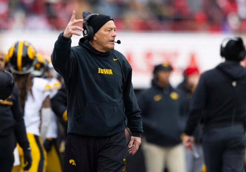 ferentz revisits fair catch call says iowa got screwed out of 11 wins