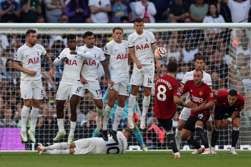 fernandes demands apology for man utd penalty call at spurs