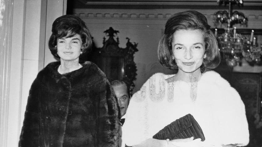 lee radziwill and jackie kennedy walking