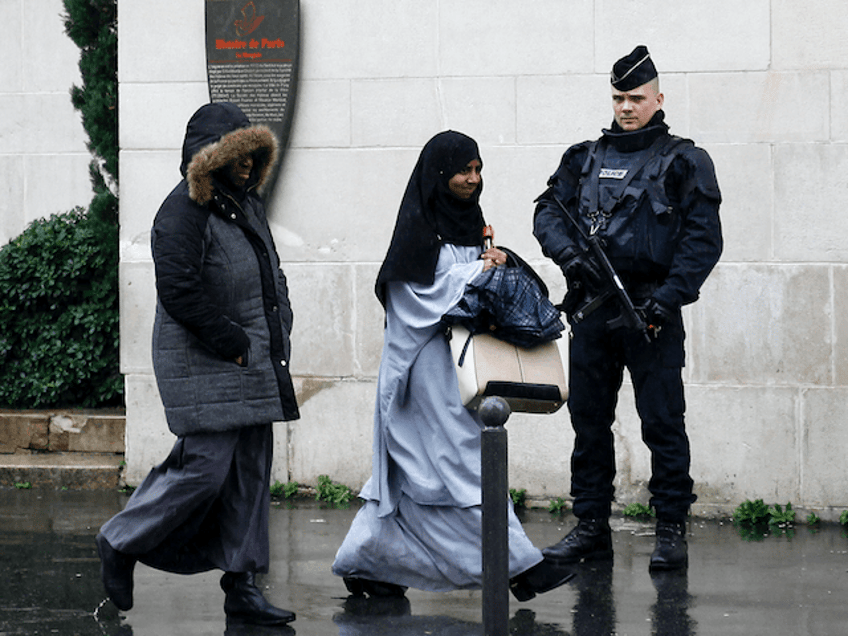 fewer foreign tourists visiting paris after summer of islamist terror