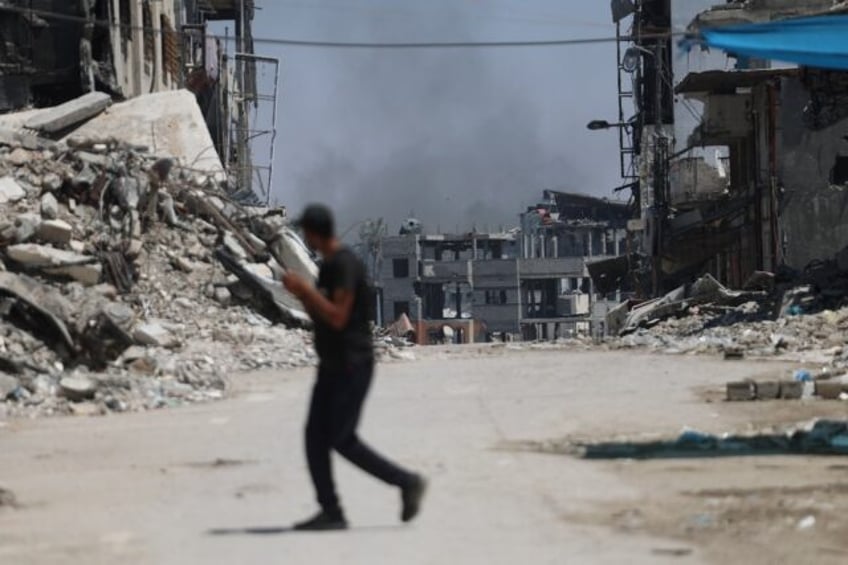 Smoke billows in in the Gaza City district of Shujaiya -- the UN says tens of thousands of