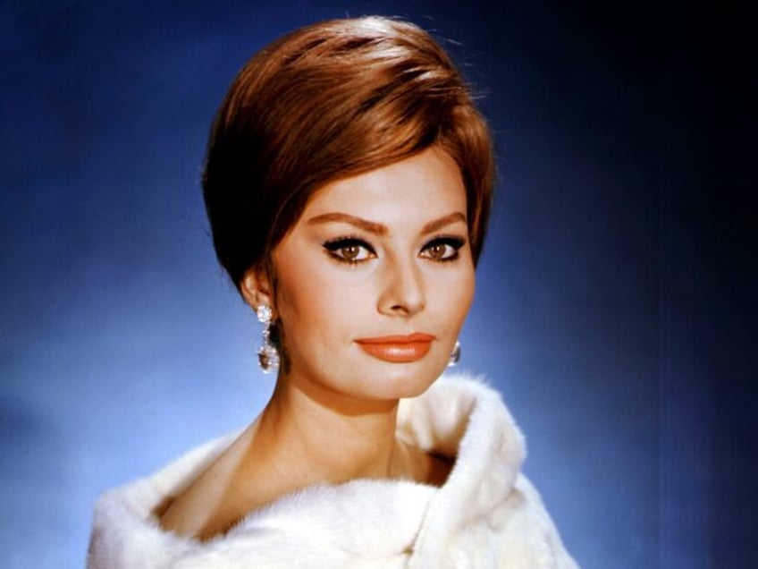 film legend sophia loren has successful surgery after fracturing leg in a fall at home agent says