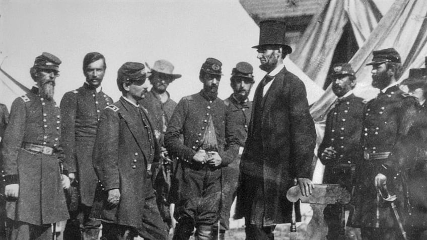 Lincoln and generals at Antietam