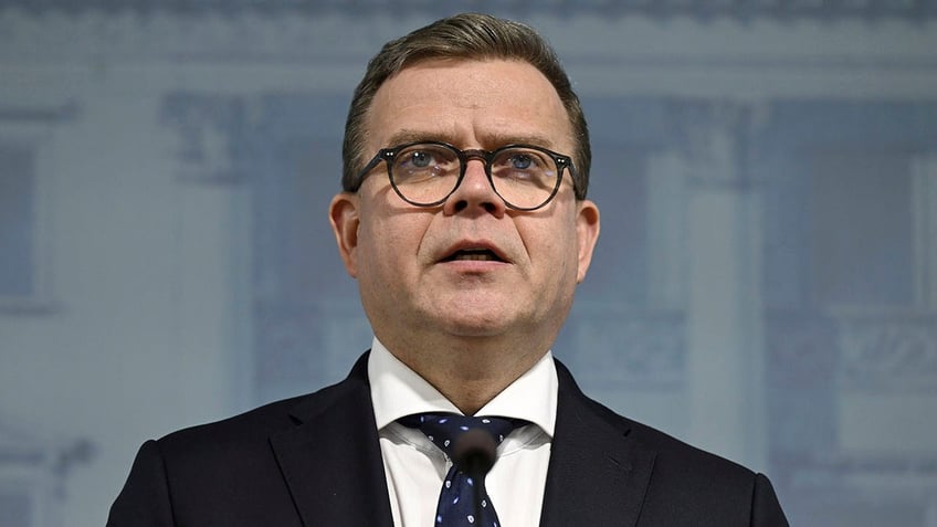 finland to close entire border with russia over concerns of organized migrant crossings