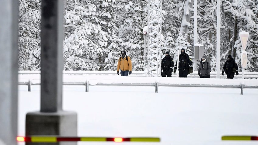 finland to close entire border with russia over concerns of organized migrant crossings