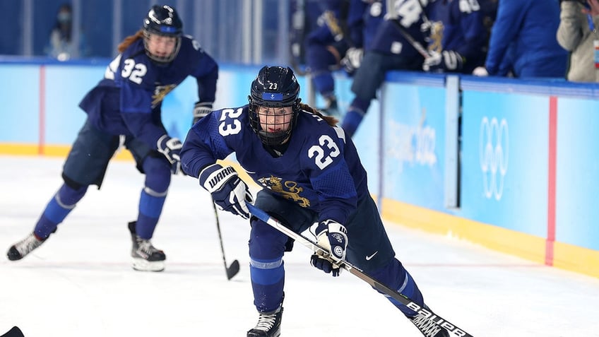 finnish hockey star olympian sanni hakala paralyzed from chest down after in game collision