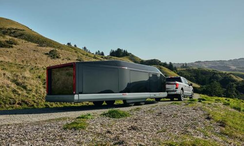 first ever all electric ev travel trailer defeats range anxiety 