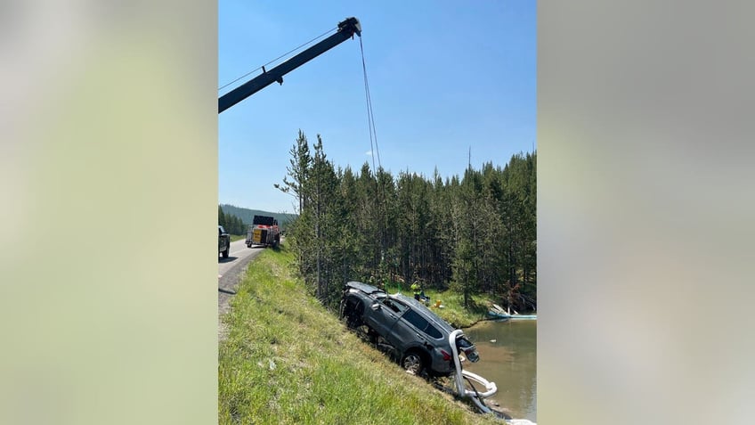 Yellowstone Park SUV geyser