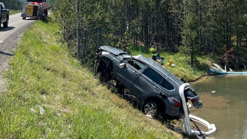 Yellowstone Park SUV geyser