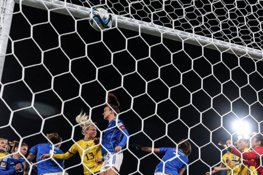 five star sweden crush italy to reach world cup last 16