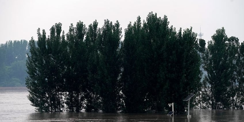 flash flooding causes chinese bridge to collapse 2 cars fall into river below