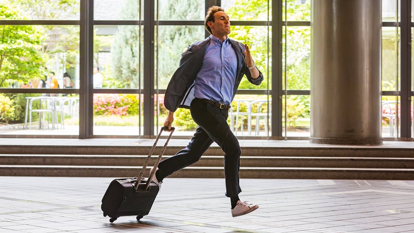 FLIGHT PASSENGER RUSHING THROUG AIRPORT